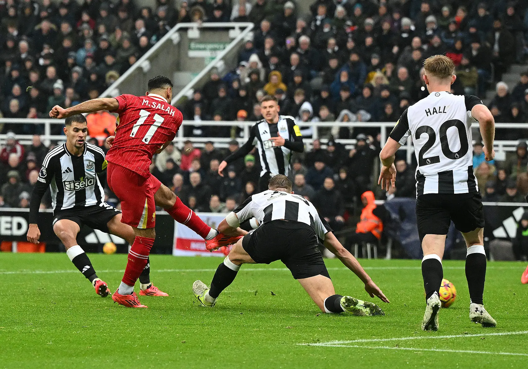 九游娱乐APP-字母哥惨败给无名小将科维托娃连续十场比赛得分超过惊艳表现之后，萨拉赫在利物浦比赛中回归赛场